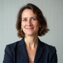 Portrait de Dr. Sophie Leclerc, Conservatrice en Chef